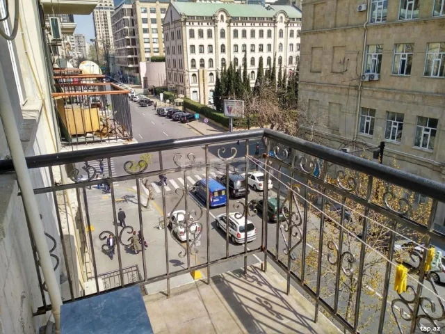 Ofis icarəyə verilir, 28 May m.