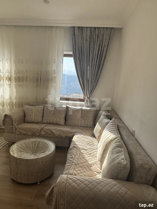 Həyət evi kirayə verilir, Laçı...