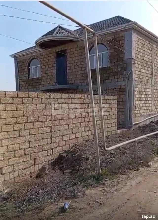 Həyət evi, Hökməli qəs.