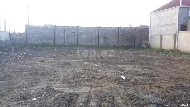 2 sot torpaq sahəsi, Qum adası